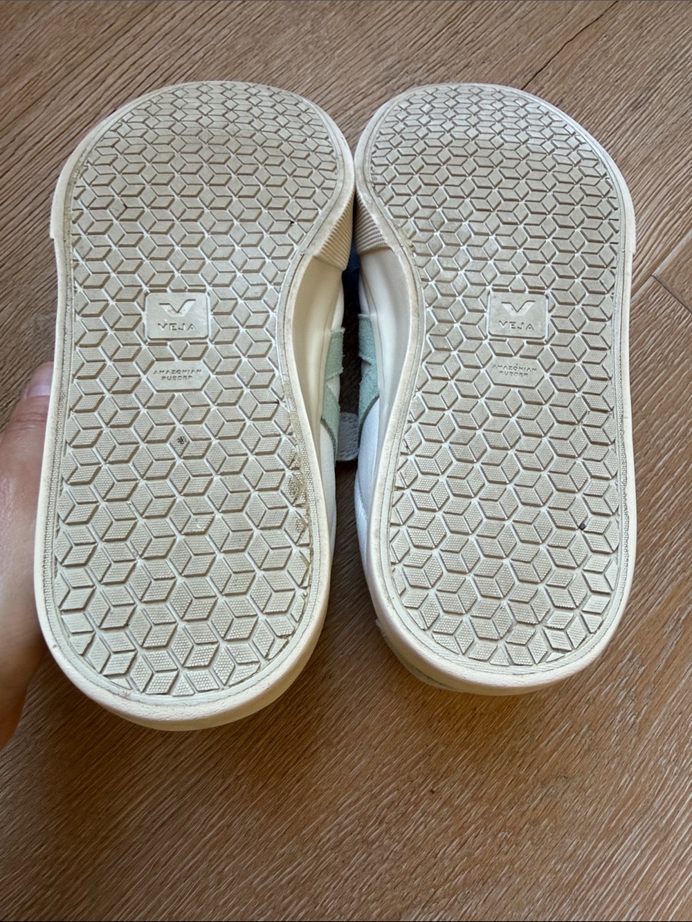 Veja White Leather Sneakers with Pale Green 'V' and Triple Velcro - Picture 5 of 6